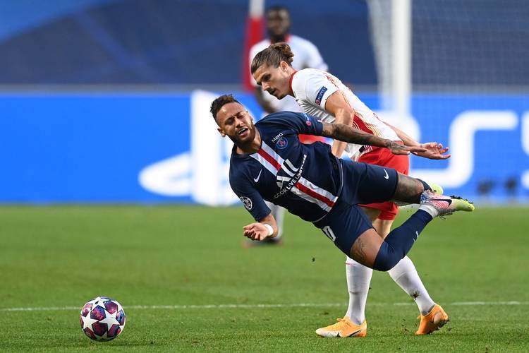 巴黎圣日耳曼主场迎战尼斯,凭借出色进攻和稳固防守,争夺法甲榜首,尼斯中游乏力,或成爆冷。